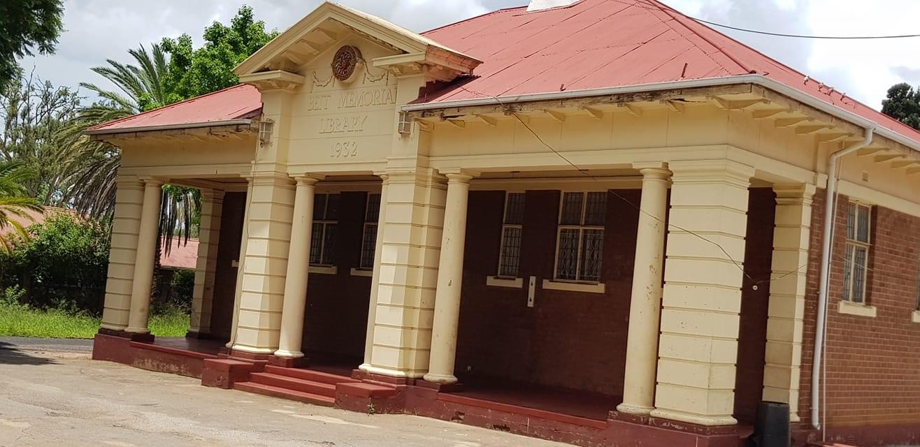 ed_2021_sch_sen_evel_library_entrance