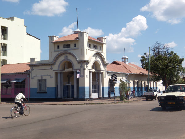 ed_arch_skittle_colonialbuilding