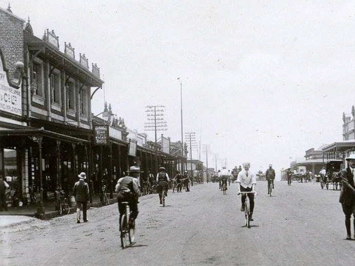 ed_pc_salisbury_manica_road_telephone_poles_closeup