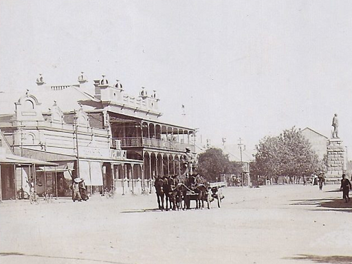 ed_pc_sapsco_bseries_1920s_8thave_abercorn_cnr_horse_buggy_closeup