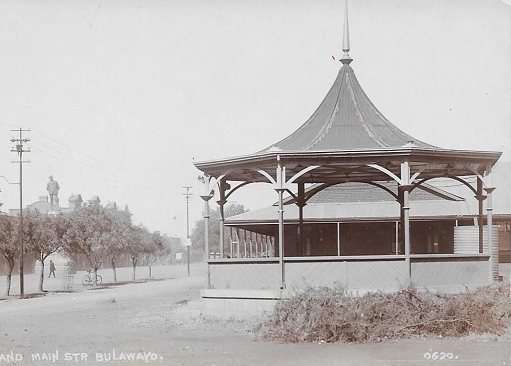 ed_pc_sapsco_bseries_1920s_band_stand_main_street_closeup