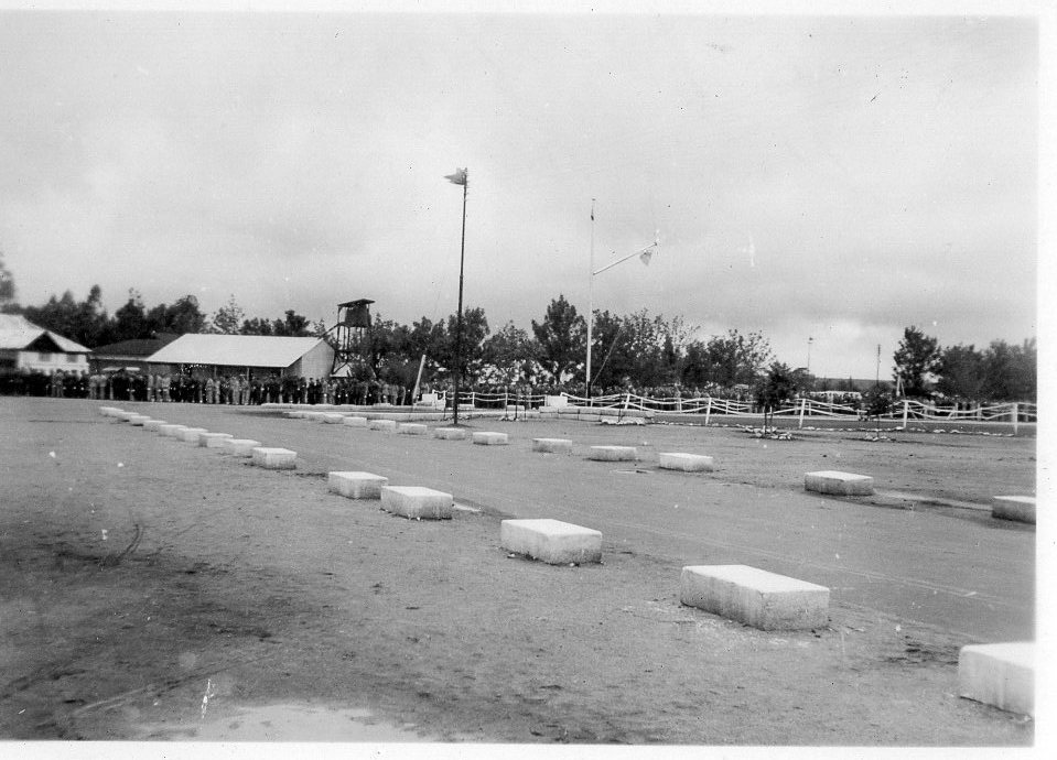at_air_itw_hillside_1940s_queue_xmas_dinner_1942