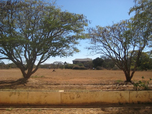 at_hosp_materdei_grounds_dry.jpg