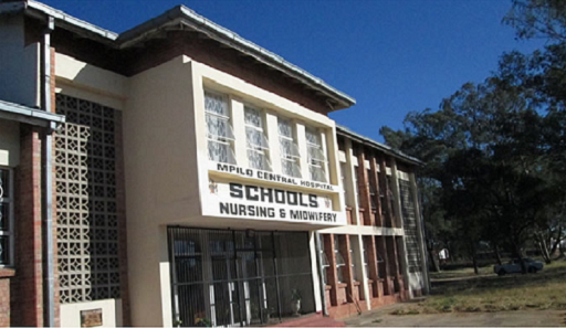 at_hosp_mpilo_entrance.png