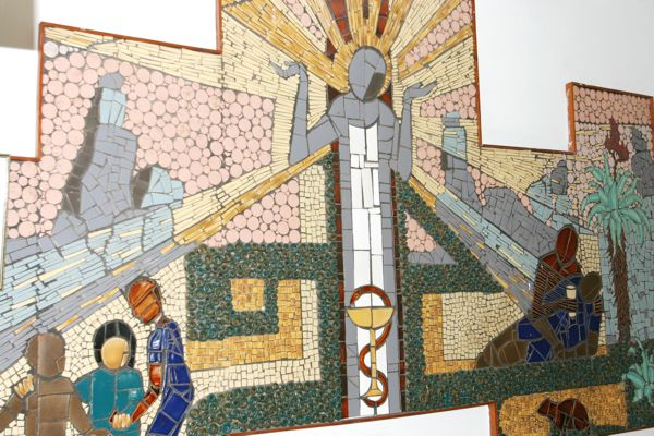 at_hosp_materdei_fire_2005_mosaic_entrance.png