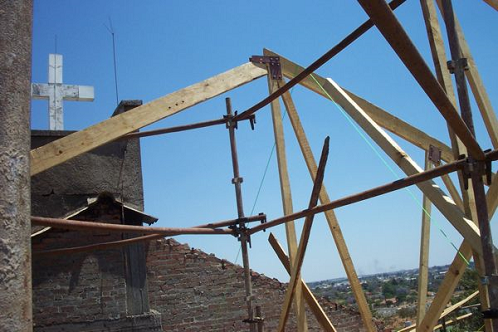 at_hosp_materdei_fire_2005_rebuild_roof_first_trusses.png