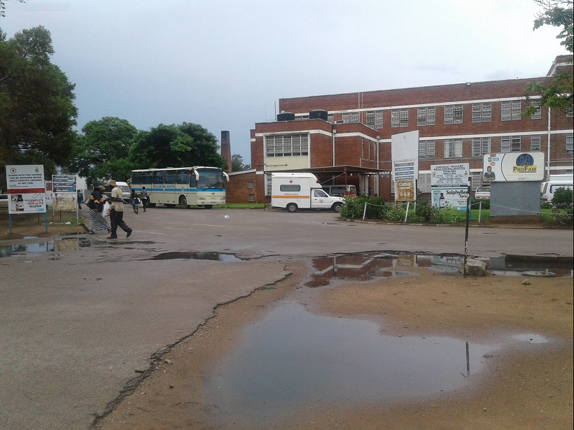 at_hosp_mpilo_buses_water