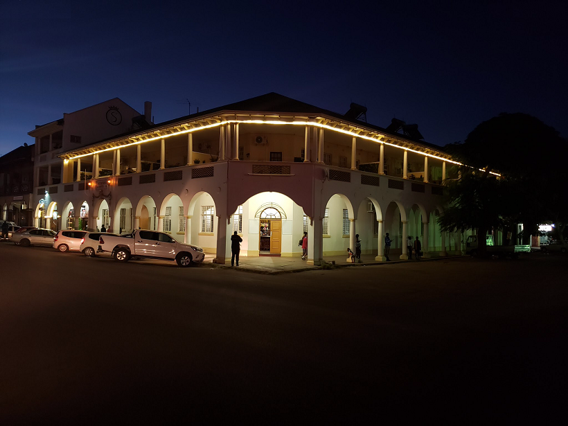 at_hot_selb_terrace_arches_side_night