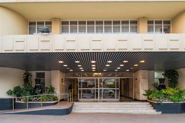 at_hot_vic_byosun_entrance_steps