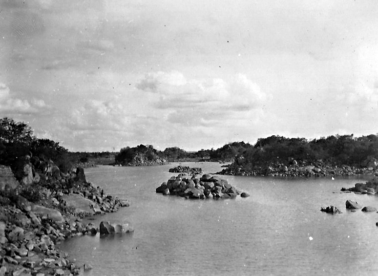 1935_khami_dam_rocks