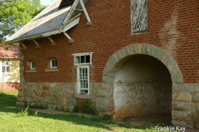 nb_mat_cjr_stables_arch.JPG