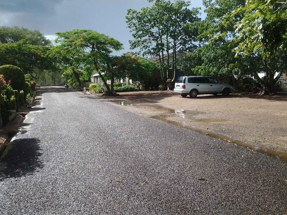 at_oah_gard_side_road