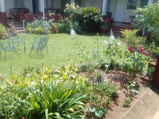 at_oah_qm_ret_queen_mary_house_chairs.JPG