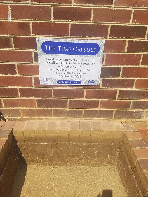 sch_jun_carm_60years_time_capsule_pit