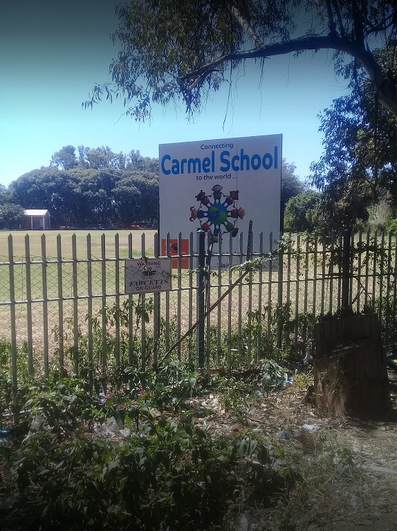 sch_jun_carm_sign_fence