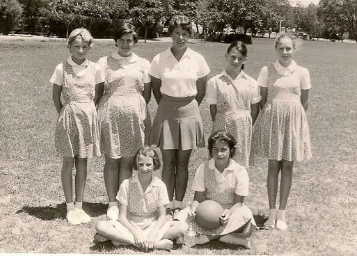 sch_jun_cogh_netball_1960.jpg