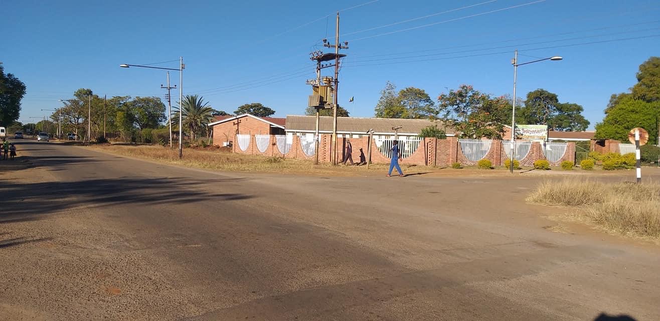 sch_jun_thrud_cnr_street