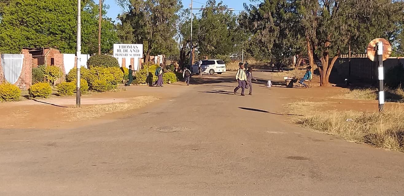 sch_jun_thrud_sign_fm_road