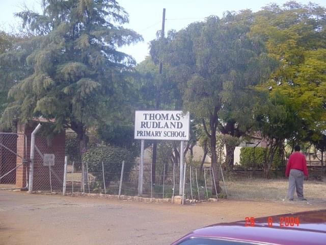 sch_jun_thrud_sign_primary