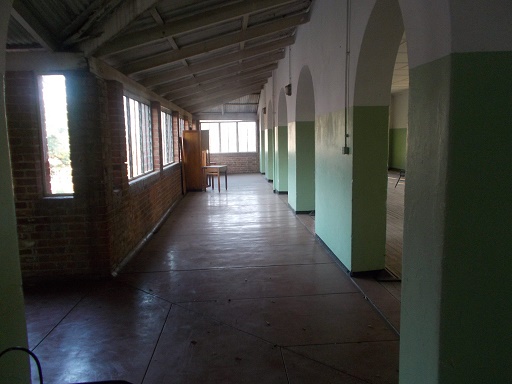 sch_sen_giff_dorm_arches.JPG