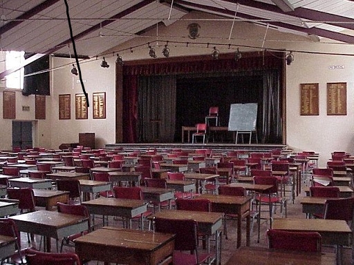 sch_sen_giff_hall_desks.jpg