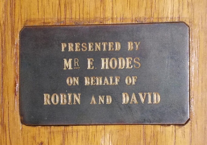 sch_sen_giff_honour_plaque_hodes.JPG