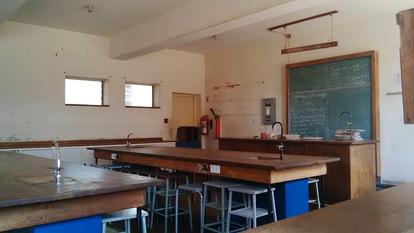 sch_sen_giff_classroom_science_blackboard