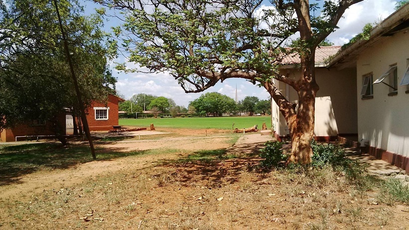 sch_sen_giff_rugby_field_flagpole