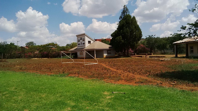 sch_sen_giff_rugby_field_posts_barren