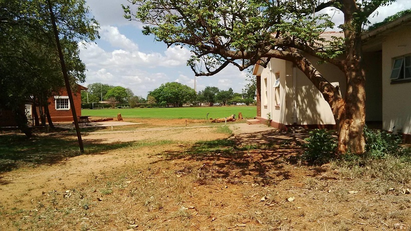 sch_sen_giff_rugby_field_trees