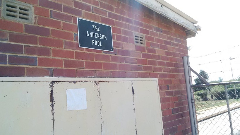 sch_sen_giff_swimmig_pool_anderson_plaque