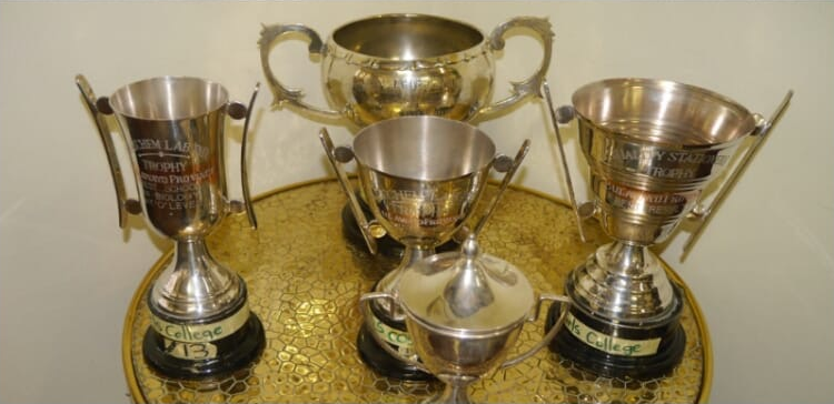sch_sen_girl_trophys_cups.png