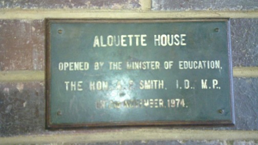 sch_sen_north_alqouette_house_plaque.jpg