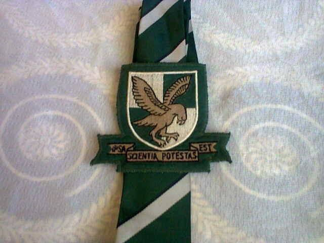 sch_sen_north_badge&tie