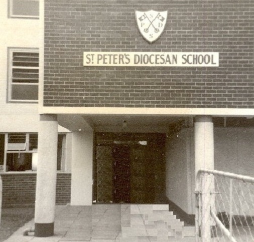 sch_sen_stpet_entrance.jpg